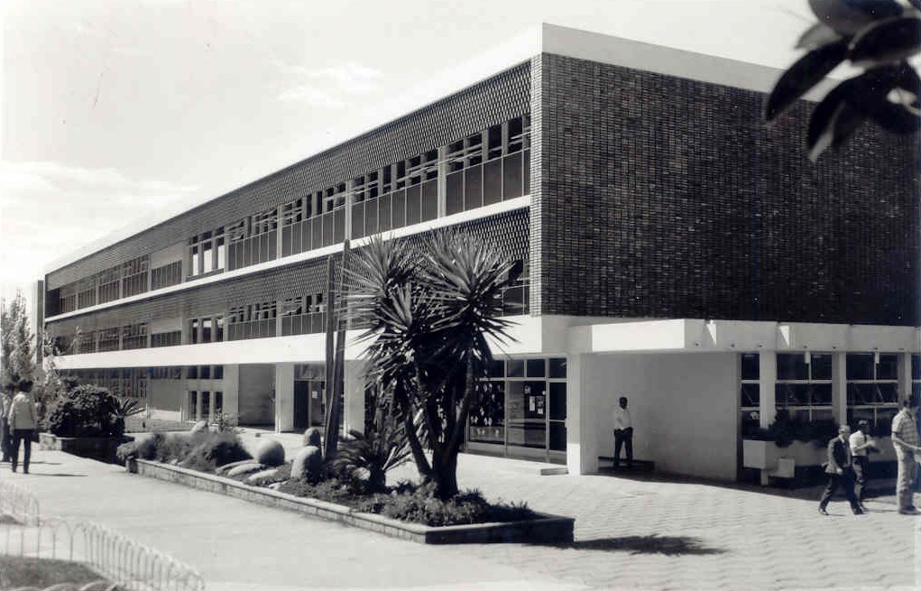 Edificio de la Biblioteca Carlos Alfaro Monge década de los 70.
